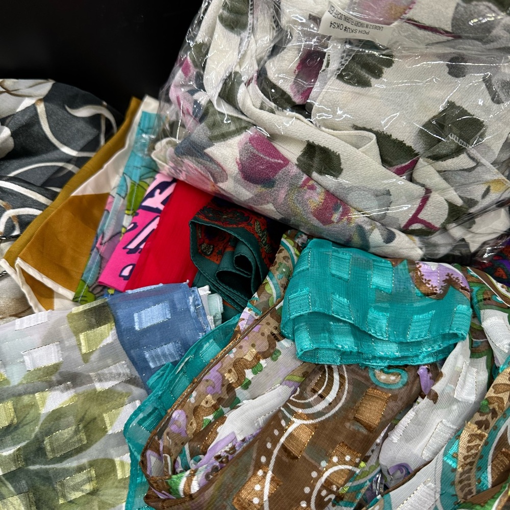 Lot of 10 scarves and a scarf jacket flowered